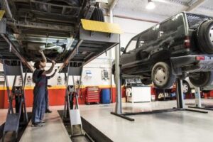 a-que-hora-cierran-los-talleres-de-coches